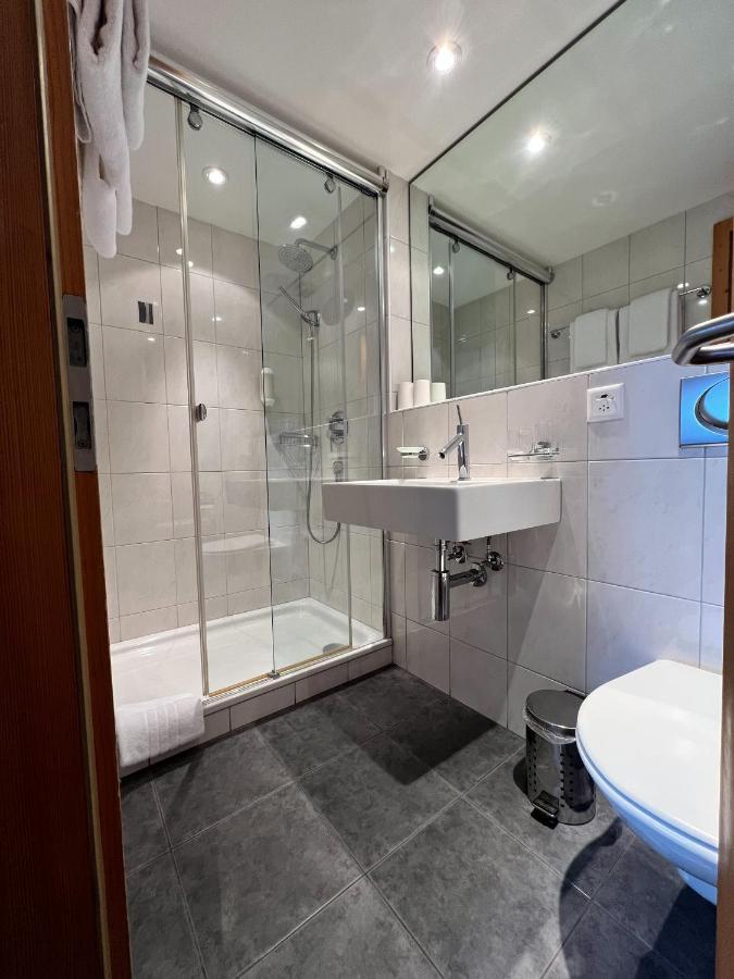 Cresta Sedrun Hotel Bagian luar foto